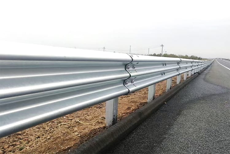 THRIE BEAM GUARDRAIL - Juheguardrail